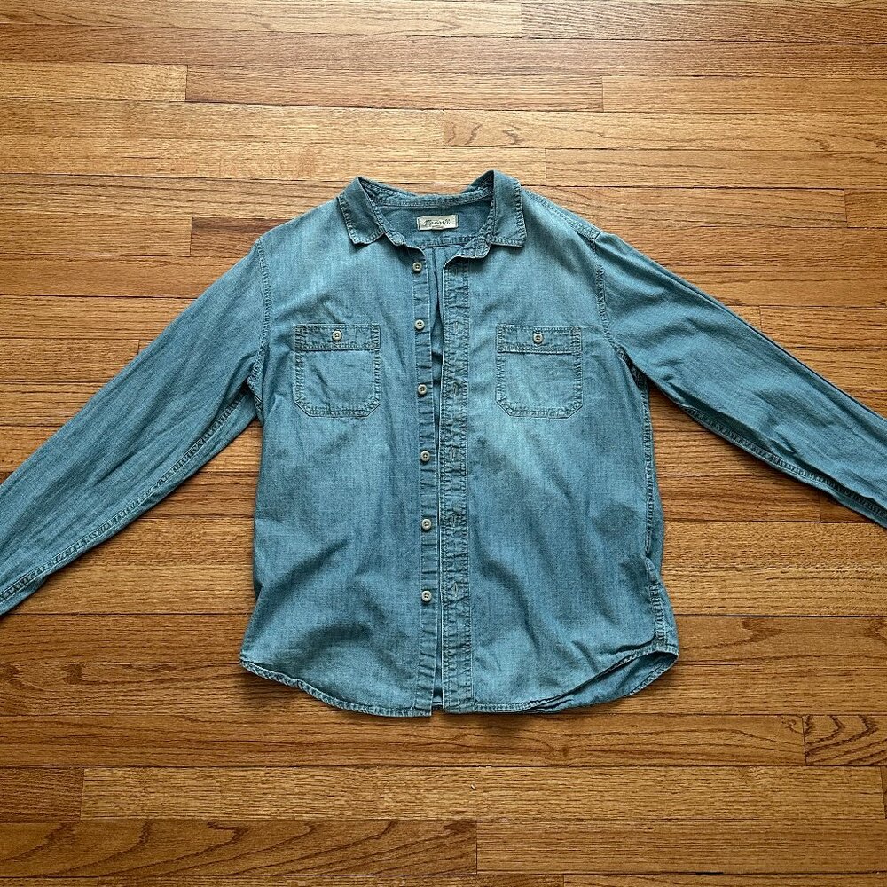 COPY - COPY - Madewell Men's chambray shirt - size Medium